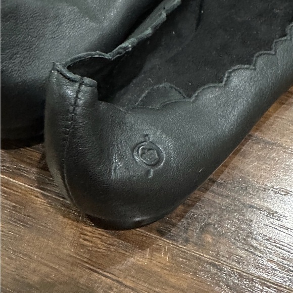 Born Women's Black Flat Shoes Size 8 1/2 M - Picture 5 of 16